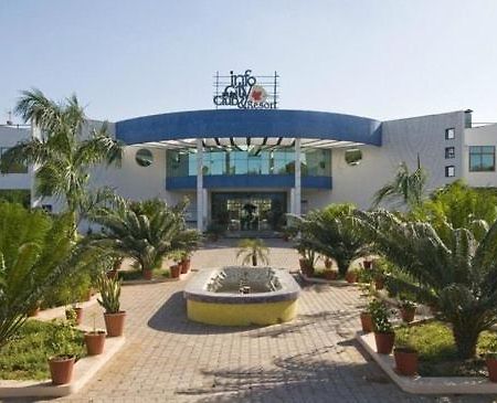 Infocity Club And Resort ガンディーナガル エクステリア 写真